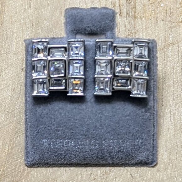 🆕.925 STERLING SILVER SQUARE BAGUETTE ZIRCONIA STUD EARRINGS - UNISEX - Picture 1 of 1